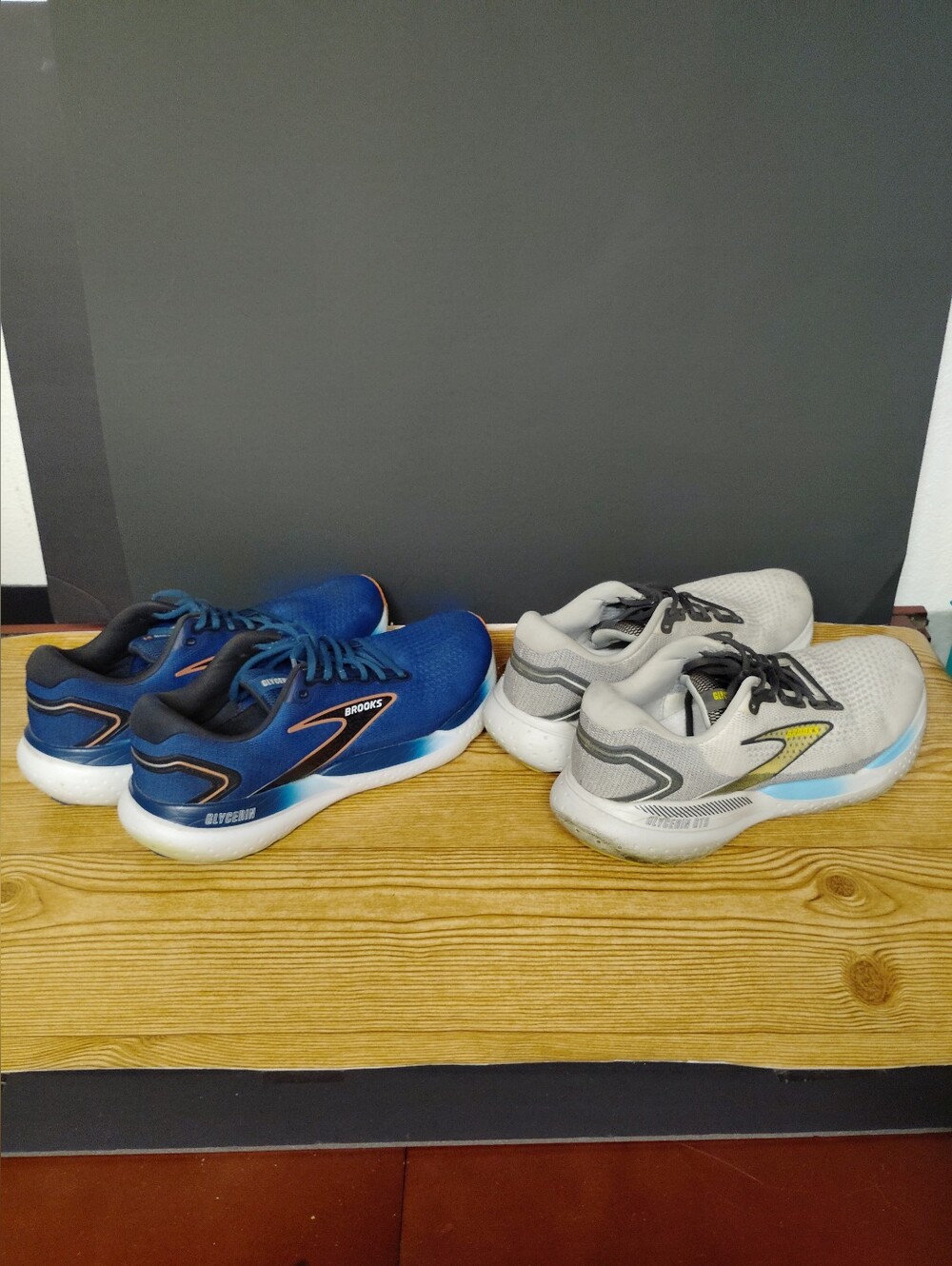Bundle Mens Brooks Glycerin 21 Running Shoes — Blue And Off White/Light Grey